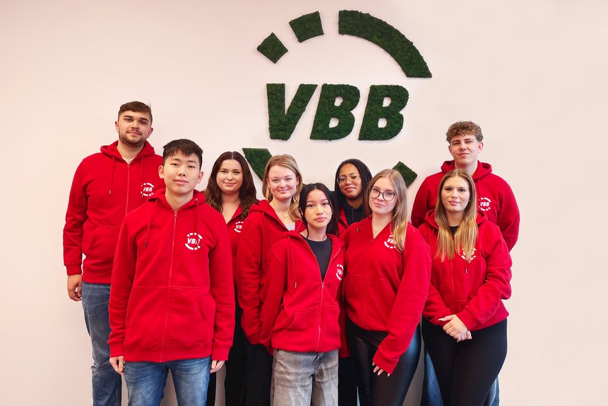 Gruppenbild der diesjährigen Azubis Gruppenbild der diesjährigen Azubis aus dem Jahrgang 2024