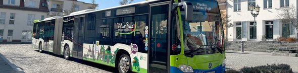 PlusBus auf dem Marktplatz in Teltow