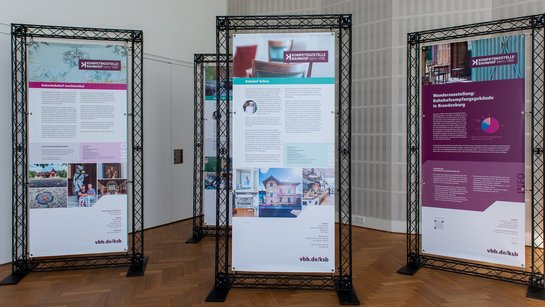 Wanderausstellung zu Brandenburger Bahnhofsprojekten