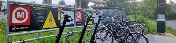 VBB-Mobilstation in Ludwigsfelde Birkengrund mit E-Rollern