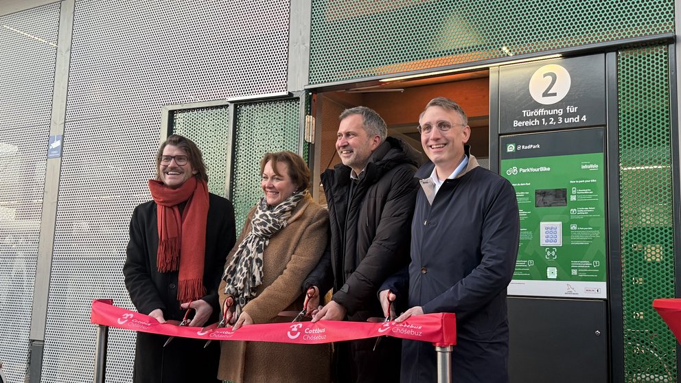 Staatssekretärin eröffnet VBB-RadPark in Cottbus/Chóśebuz