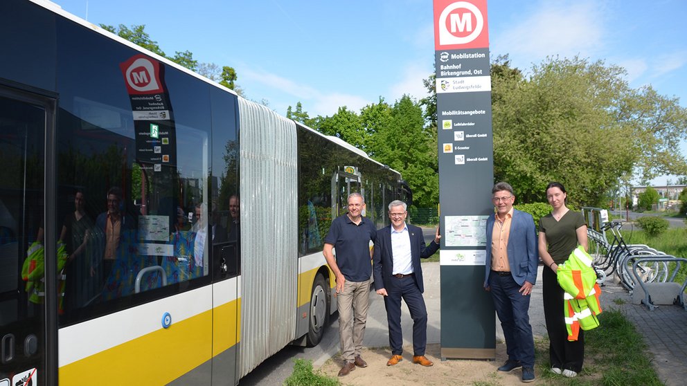 Erste Informationsstelen für VBB-Mobilstation am Bahnhof Birkengrund eingeweiht