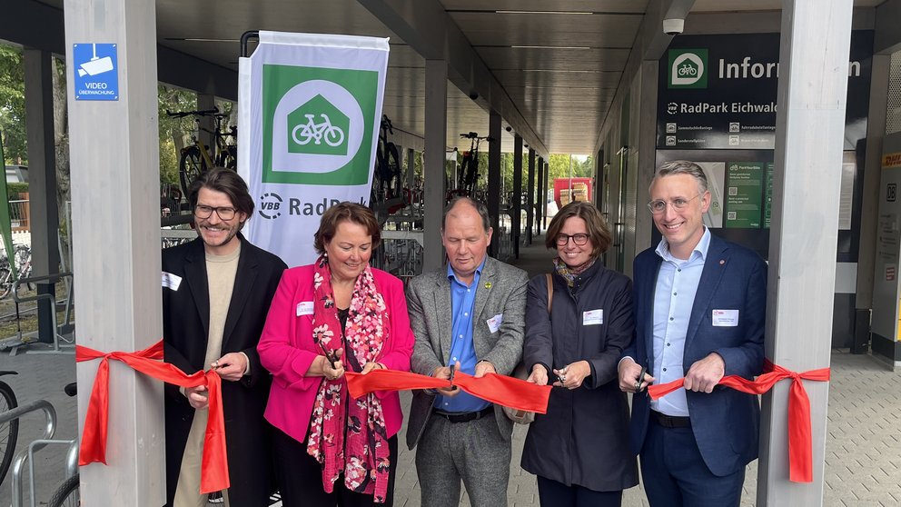 Feierliche Eröffnung: Fahrradparkhaus Eichwalde setzt neuen Standard für nachhaltige Mobilität