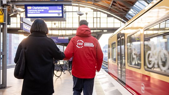 Kundinnen und Kunden vergeben Bestnoten für den VBB Bus&Bahn-Begleitservice 