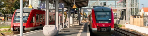 Zwei Regionalbahnen im Bahnhof Velten 